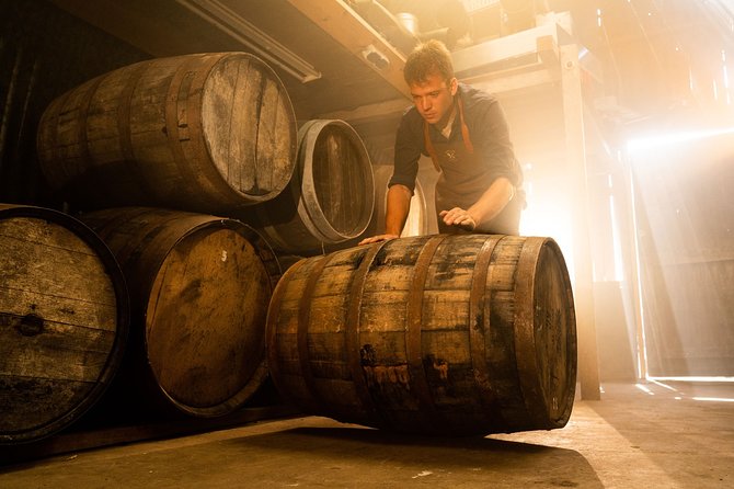 1 Hour of Whisky Distillery Experience - Lunch at the farmhouse restaurant