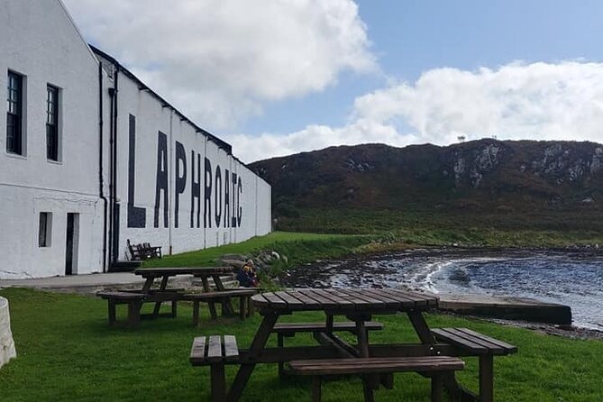 4-day Islay Platinum Whisky Tour - Whisky Included! With free pickup! - Oban Distillery and the first tasting