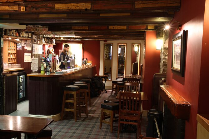 Afternoon Whisky Tasting in a Traditional Edinburgh Bar - A traditional bar is part of the lesson