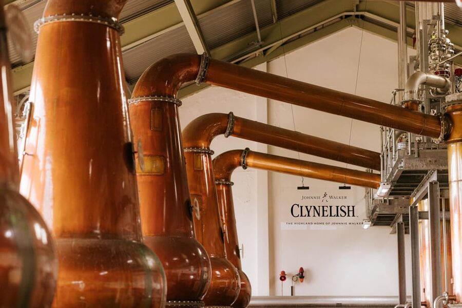 Brora: Clynelish Whisky Distillery Tour & Tasting - Arriving at a working Highland distillery