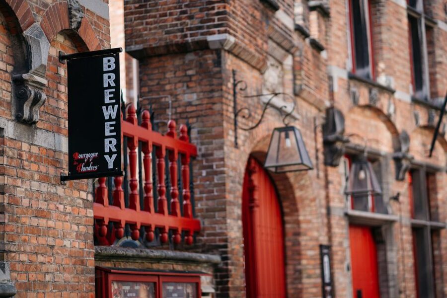 Bruges: Bourgogne des Flandres Brewery and Distillery Visit - Finding the ticket office and getting started