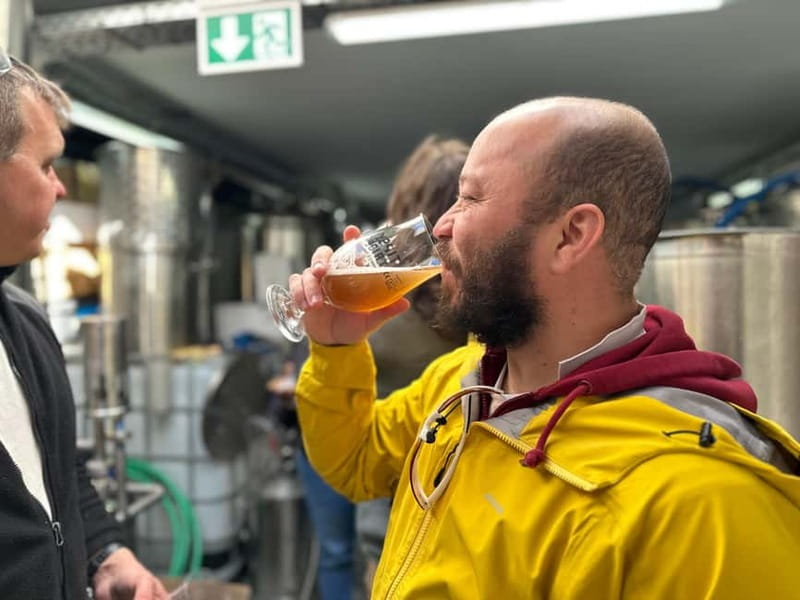 Brussels: micro brewery & distillery tour + beer tasting - What happens during the one-hour visit