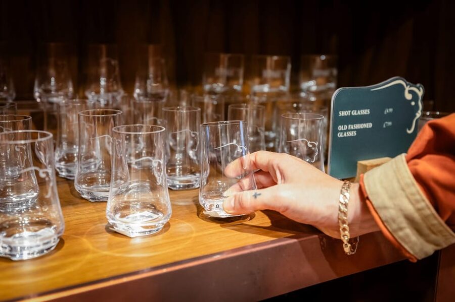 Buffalo Trace Distillery: Whiskey Tasting Experience - The people who make the session work