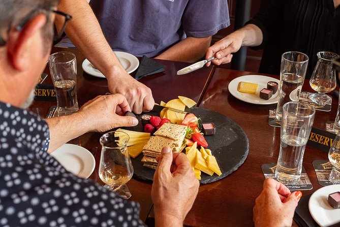 Deluxe Whiskey and Food Tasting in Dublin - Walking from Lincoln Place to the Palace Bar