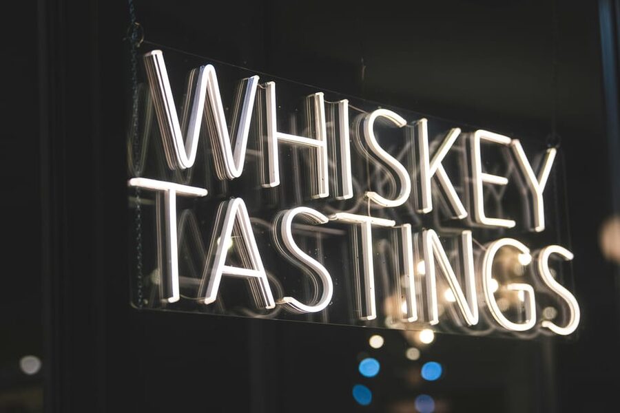 Dublin: Guinness Storehouse, Roe & Co Irish Whiskey Tour - The 30-minute walk through Dublin’s whiskey quarter