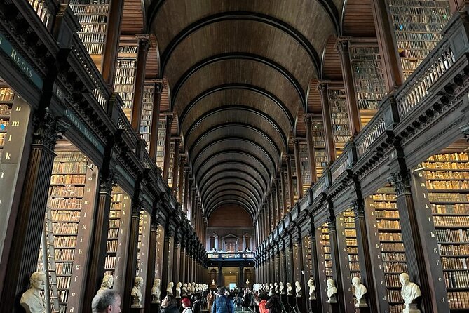 Dublin in a Day: Dublin Castle, Book of Kells, Guinness & Whiskey - Dublin Castle and the limits of the castle visit