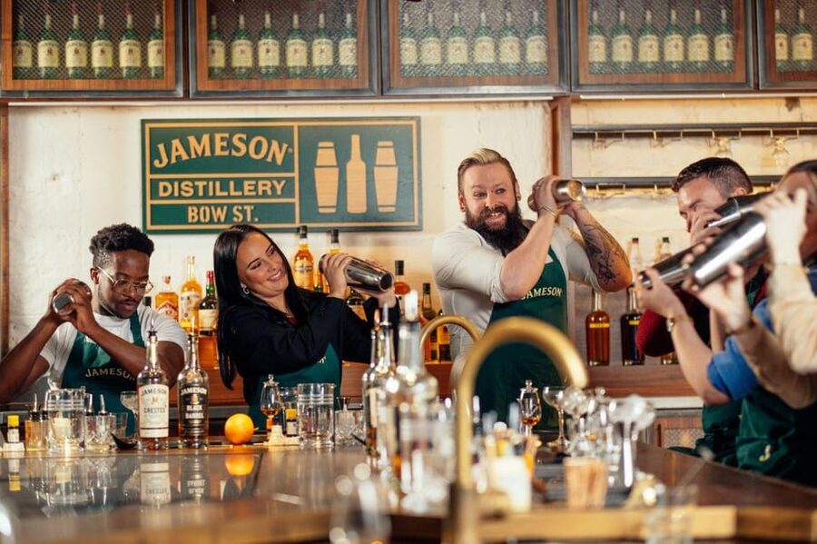 Dublin: Jameson Distillery Whiskey Cocktail-Making Class - Meeting the Jameson mixologist