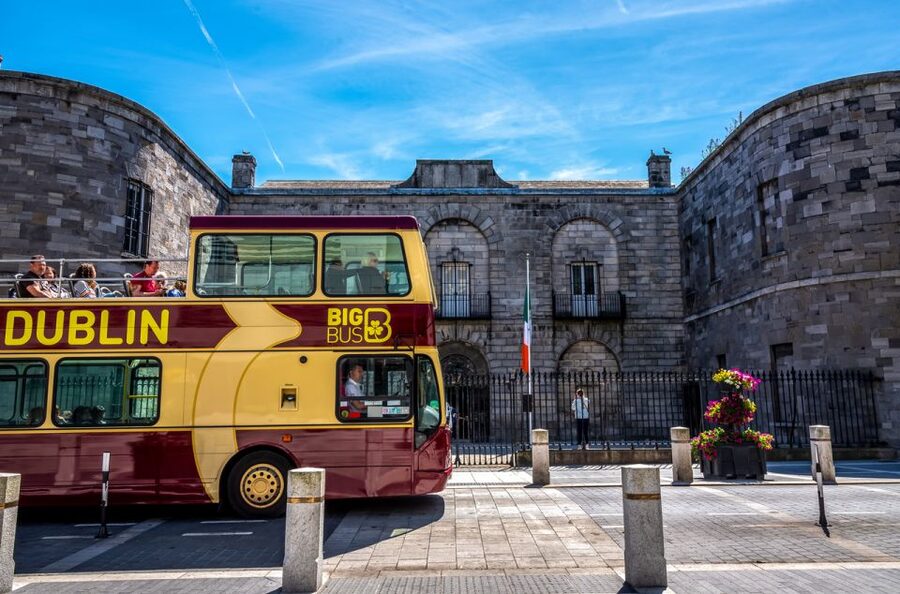 Dublin: Jameson Whiskey Distillery & Hop-on Hop-off Bus Tour - Guinness, Phoenix Park, and the western route