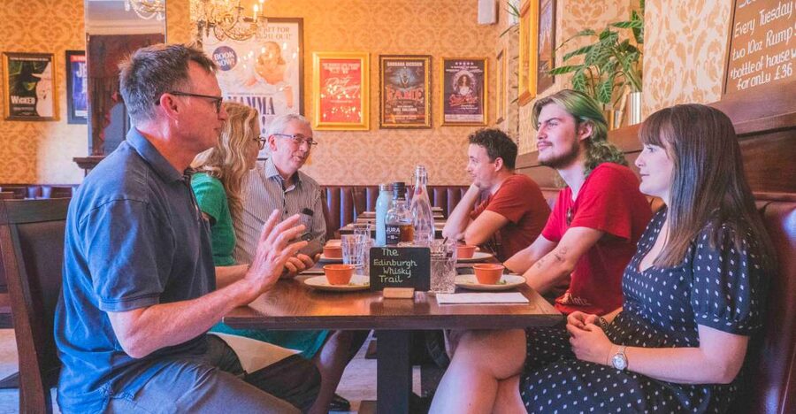 Edinburgh: Guided Whisky Tasting & Walking Tour - Getting ready for the weather and route