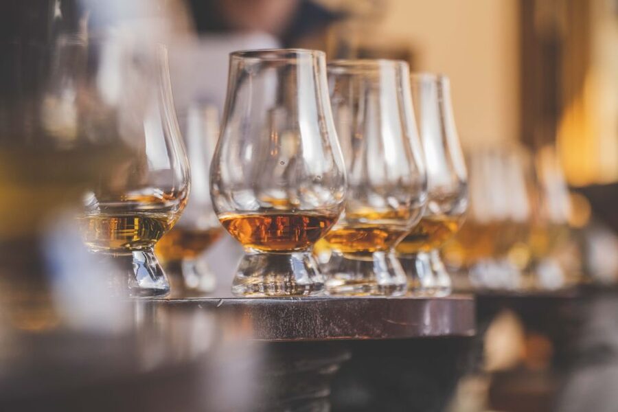 Edinburgh: Guided Whisky Tasting & Walking Tour - Who should book this tour?