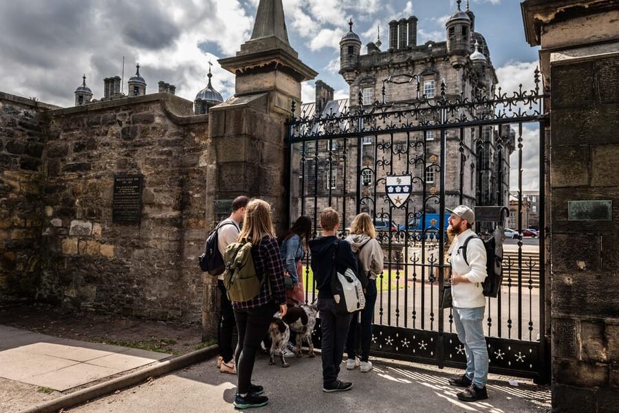 Edinburgh: Harry Potter Guided Tour With A Whisky Tasting - Old College and Edinburgh’s historic center