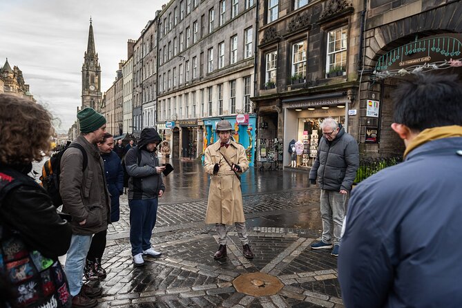 Edinburgh Historical Gems Tour with Whisky & Local Flavours - A final stop near Mary, Queen of Scots
