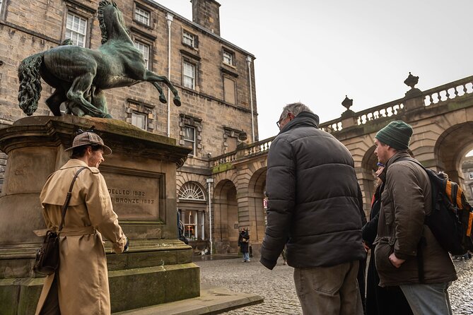 Edinburgh Historical Gems Tour with Whisky & Local Flavours - Who should book this Edinburgh experience