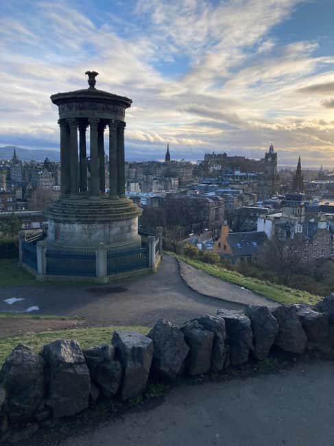 Edinburgh: Old Town guided walk with a free whisky included - Key Points Before You Book