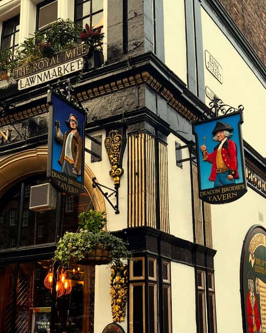Edinburgh: Old Town guided walk with a free whisky included - Grassmarket, Where the Story Gets More Human