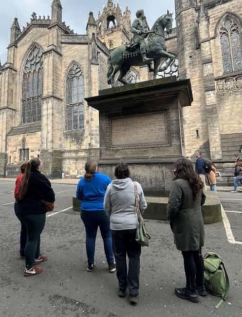 Edinburgh: Old Town guided walk with a free whisky included - Walking the Royal Mile Beyond the Main Street
