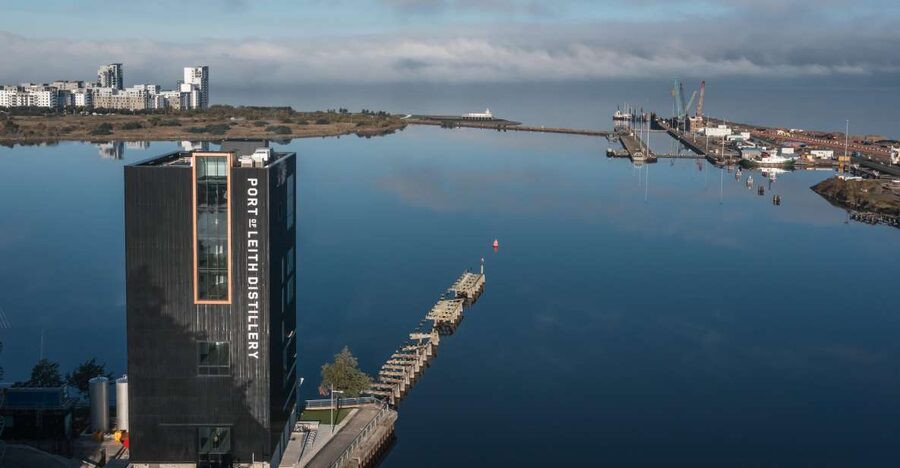 Edinburgh: Port of Leith Distillery Tour & Tasting - Guides shape the experience