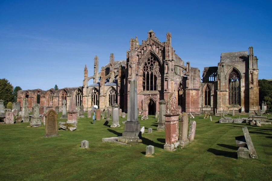 Edinburgh: Rosslyn Chapel, Borders & Glenkinchie Distillery - Meeting in Edinburgh and settling into the bus