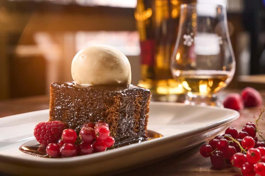 Edinburgh: Scotch Whisky Tasting & 3 Course Dinner - Starting beside Edinburgh Castle