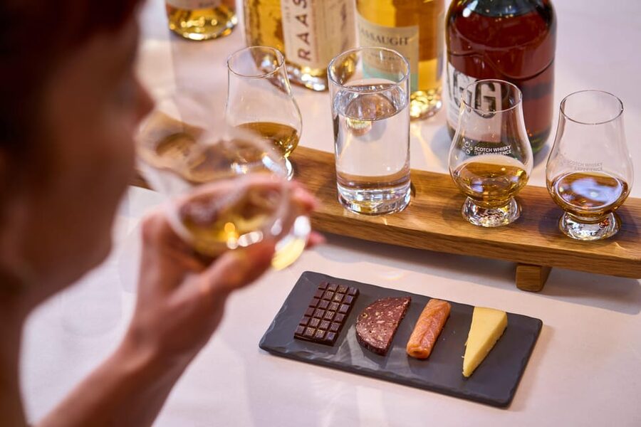 Edinburgh: Scotch Whisky Tasting Experience with Canapés - A senior whisky expert gives the hour its shape