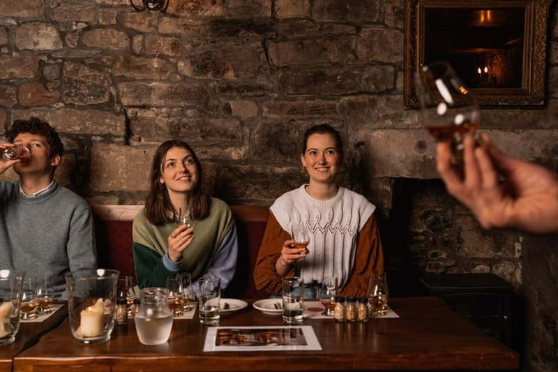 Edinburgh: Small-Group History of Whisky Tour with Tasting - St Giles, King James IV, and whisky as medicine
