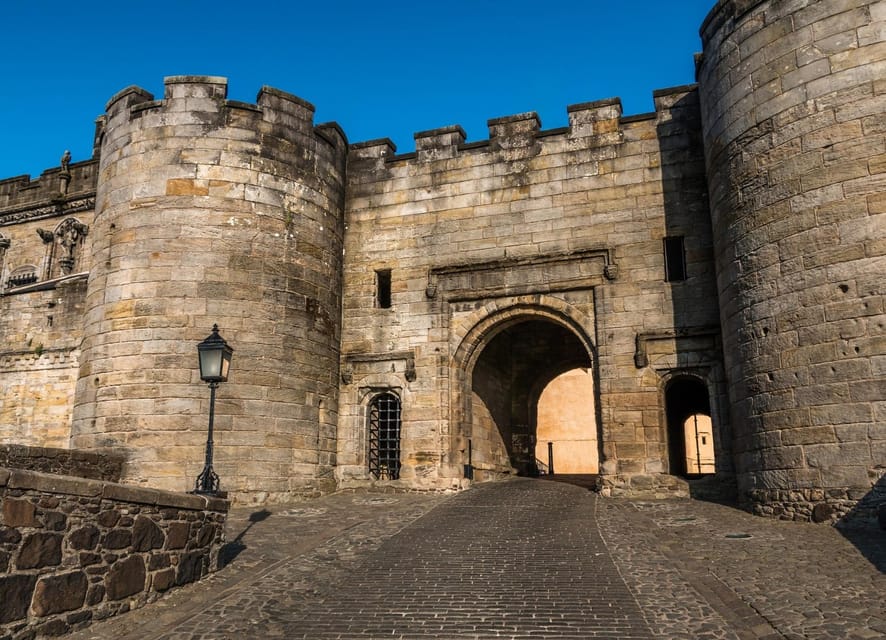 Edinburgh: Stirling Castle, Kelpies, Whisky & Highlands Tour - Stirling Castle and Scotland’s royal story
