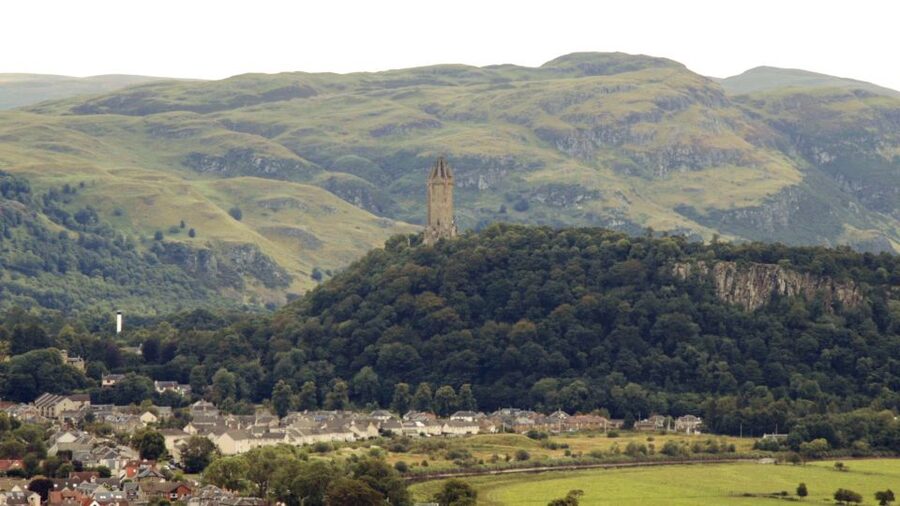 Edinburgh: Stirling, Whisky and St Andrews Tour in Spanish - Should you book the Stirling, Whisky and St Andrews tour?