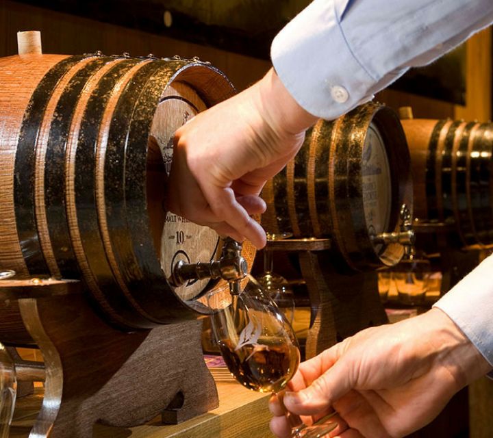 Edinburgh: Stirling, Whisky and St Andrews Tour in Spanish - What the long day feels like on the road