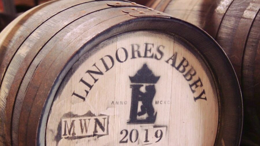 Edinburgh: Stirling, Whisky and St Andrews Tour in Spanish - The guide, language, and group experience