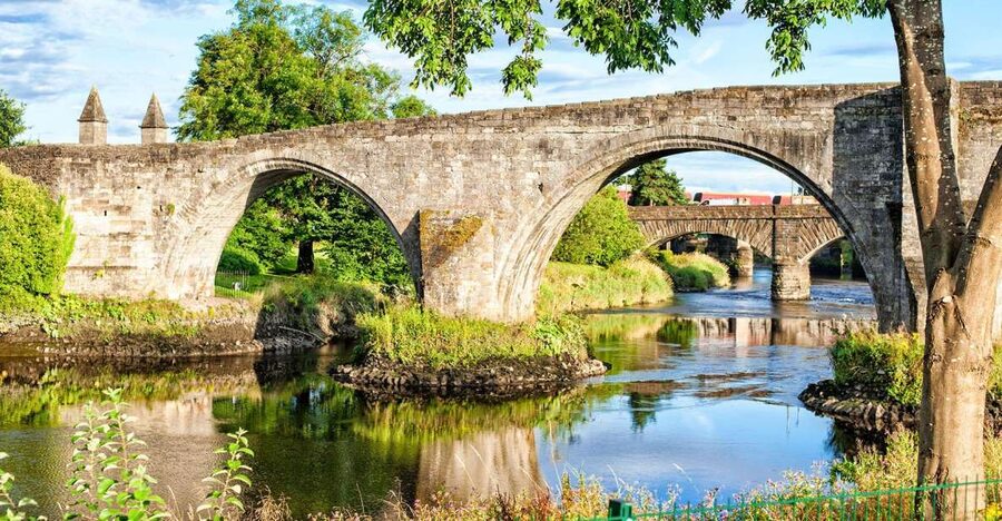 Edinburgh: Stirling, Whisky and St Andrews Tour in Spanish - Two hours around Stirling Castle