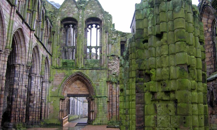 Edinburgh: Stirling, Whisky & St Andrews Tour in Italian - What the Italian guide adds