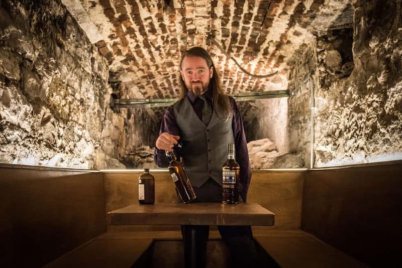 Edinburgh: The Lost Close Underground Scotch Whisky Tasting - Finding The Lost Close beneath Parliament Square