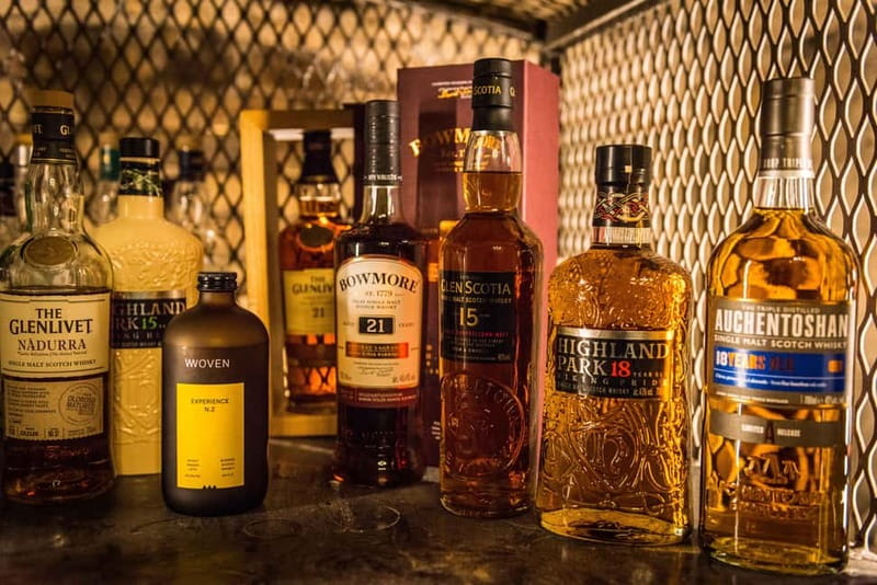 Edinburgh: The Lost Close Underground Scotch Whisky Tasting - Group size, atmosphere, and guide style