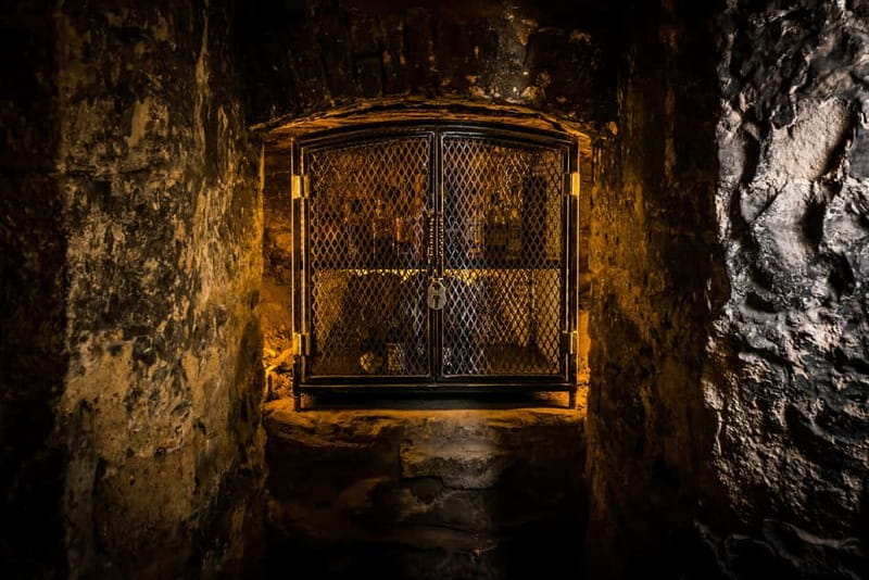 Edinburgh: The Lost Close Underground Scotch Whisky Tasting - The first dram: a proper introduction to Scotch