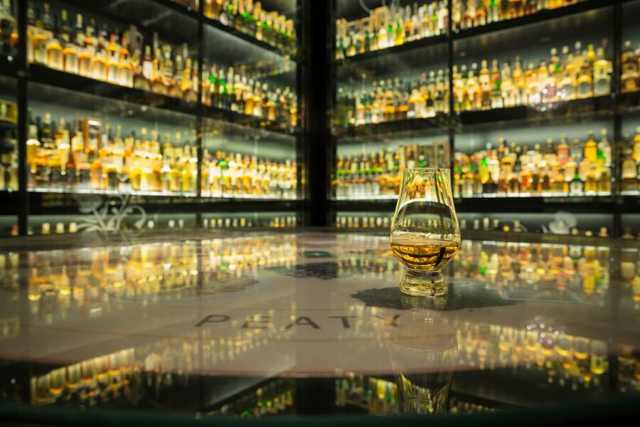 Edinburgh: The Scotch Whisky Experience Tour and Tasting - Standard tasting or Gold Tour in the McIntyre Gallery