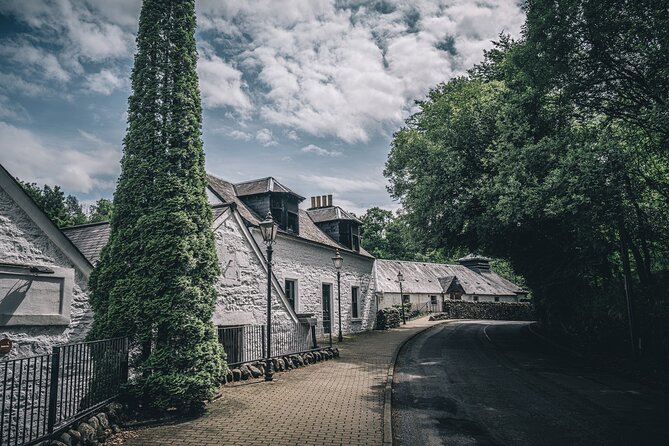 Edinburgh: The Ultimate Whisky Experience Tour - South Queensferry and the Forth Bridges