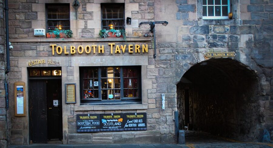Edinburgh: Tolbooth Tavern Haggis Taster & Whisky Sampling - Finding the Tolbooth Tavern on Canongate