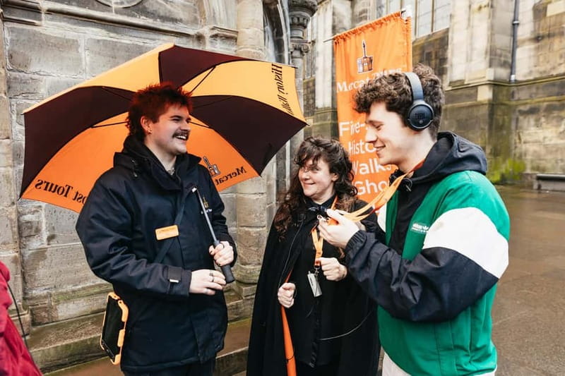 Edinburgh: Underground Vaults Evening Ghost Tour with Whisky - Storytellers who carry the evening