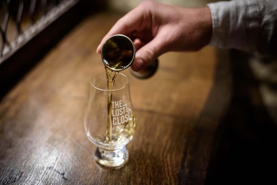 Edinburgh: Underground Vaults Tour with Whisky or Gin - Key things to know before you book