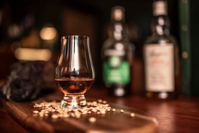 Edinburgh Whisky Tasting and History on the Royal Mile - Starting at Cask and Vine on Canongate
