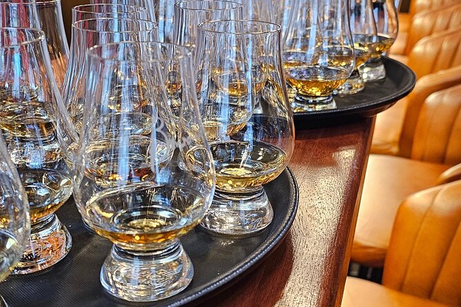 Edinburgh Whisky Tasting and History on the Royal Mile - Four drams, one clear lesson in Scotch
