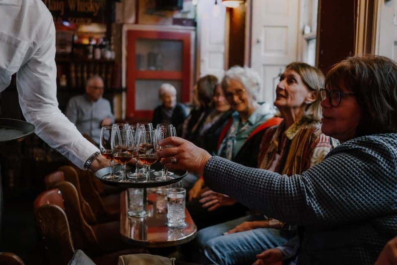 Edinburgh: Whisky Tasting and Storytelling in a Historic Pub - The opening story: Scotland from grain to glass