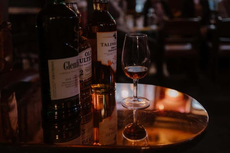Edinburgh: Whisky Tasting and Storytelling in a Historic Pub - A cosy pub, not a full meal