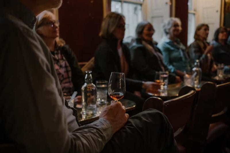 Edinburgh: Whisky Tasting and Storytelling in a Historic Pub - Practical details that matter