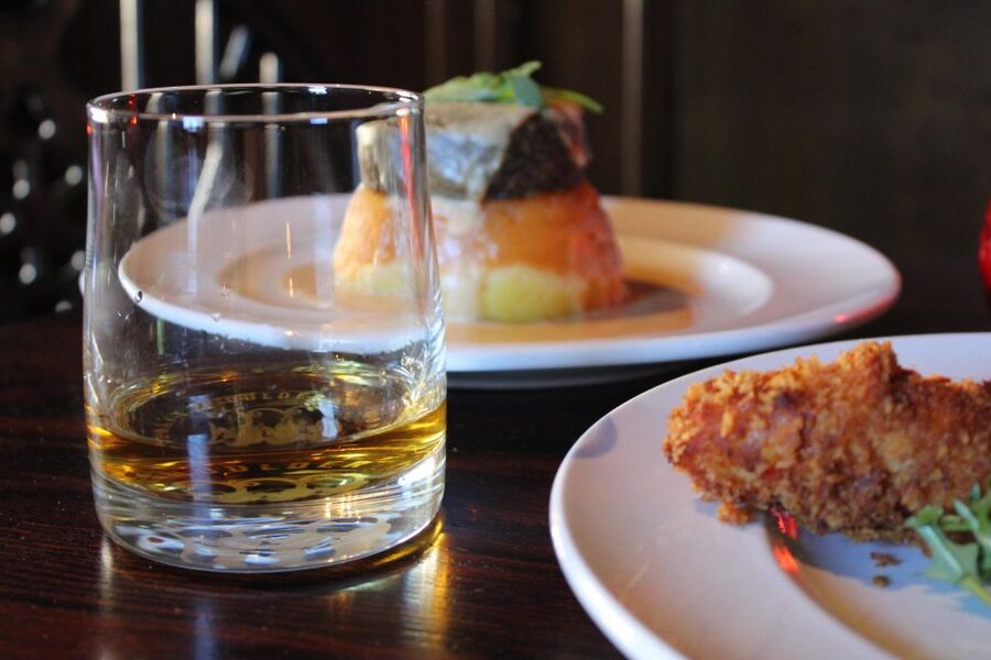 Edinburgh: Whisky Tasting in one of the oldest pubs - Arriving at the Tolbooth Tavern on the Royal Mile