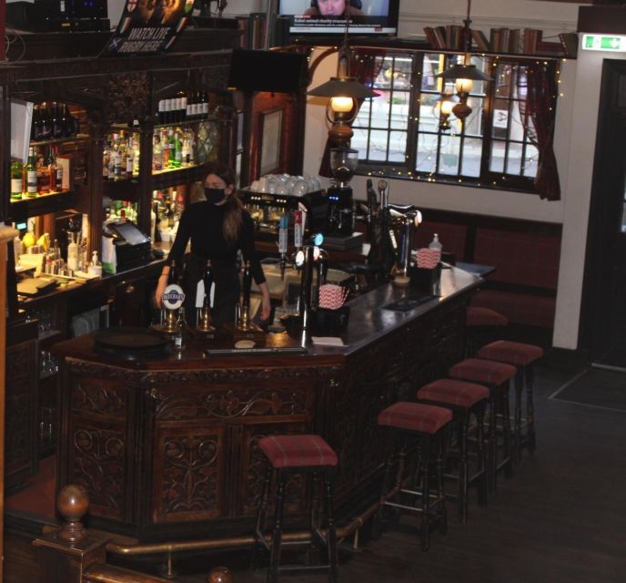 Edinburgh: Whisky Tasting in one of the oldest pubs - The historic pub is part of the experience