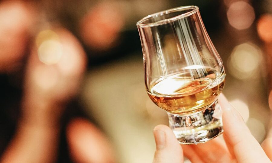 Edinburgh: Whisky Tasting with History and Storytelling - Scottish stories between the sips