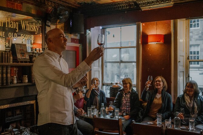 Edinburgh: Whisky Tasting with Storytelling in a Historic Pub - A Good First Step for Whisky Beginners