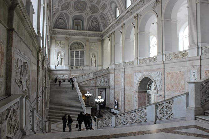 Exciting private tour of the Royal Palace and Bourbon Gallery - Meeting point, timing, and practical planning