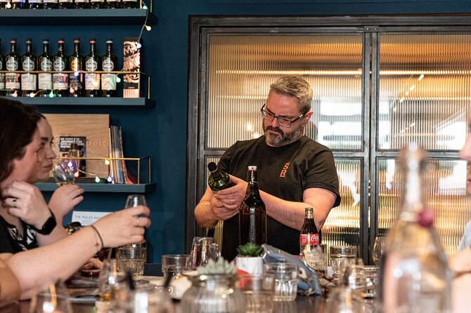 Explore Glasgow: Scottish Rogue Whisky Walking Pub Crawl - The Piper Whisky Bar and a more focused tasting